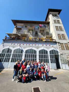 Gasilke pred gasilskim domom v Opatiji  (2)